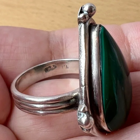 VINTAGE LARGE NAVAJO SOUTHWESTERN NATIVE AMERICAN MALACHITE RING 925 STERLING